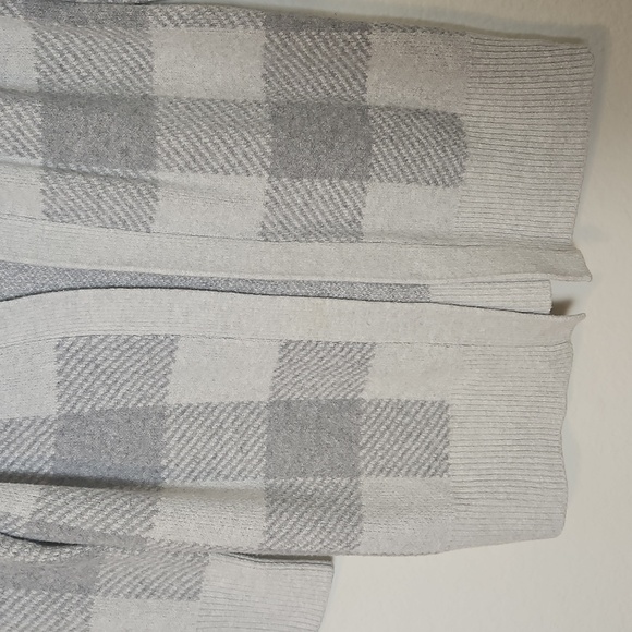 ✨ William Rast Gray Plaid Open Front Cardigan Sweater M – Cozy Longline Layer - Picture 3 of 6